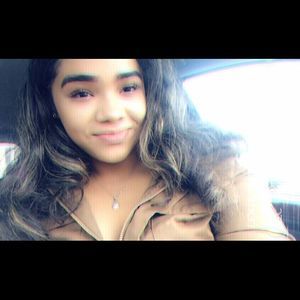 Meet your Posher, Alexis